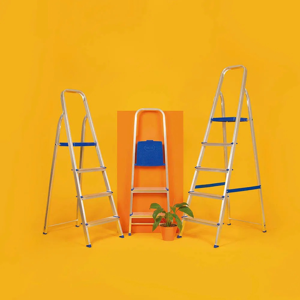 Escalera aluminio hogar con plataforma 4=0,86-1,41m